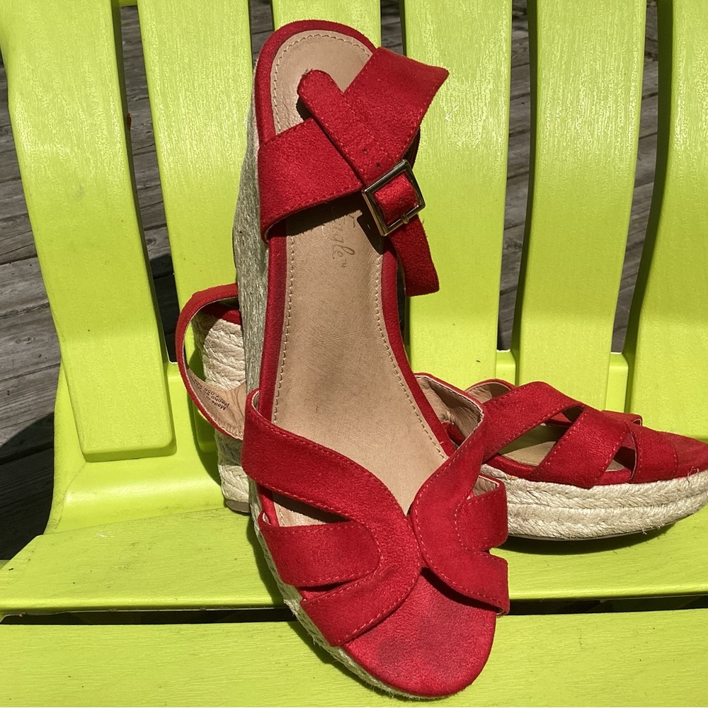 Red Dressy Espadrilles, Comfortable  Dancing Shoes. 38, great condition.